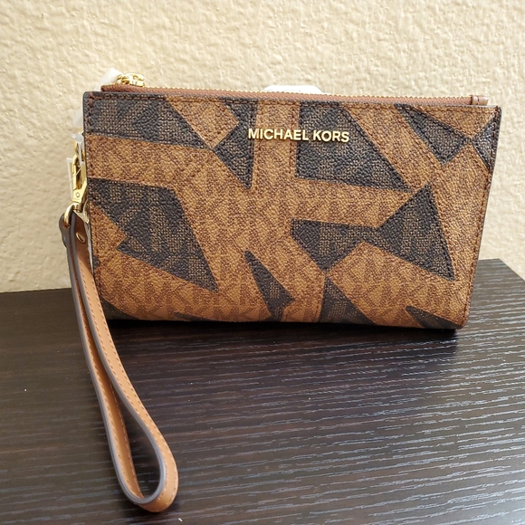 Michael kors Signature Sinclair East West Tote  and Medium Double Zip Wr… - Picture 6 of 8